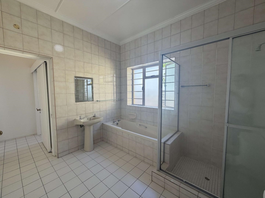To Let 4 Bedroom Property for Rent in Rondebosch Village Western Cape